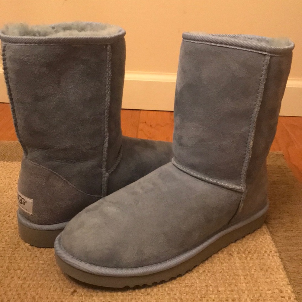 Authentic Ugg Classic Short Boot Size 8